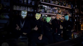 Barmani w ikonicznych maskach po raz pierwszy we Wrocławiu