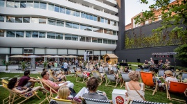 Wrocław pożegna wakacje jazzem, sportem i relaksem Styl życia, LIFESTYLE - Pomysł na spędzenie ostatniego weekendu wakacji? Muzyka zespołu Macieja Czemplika, a już następnego dnia treningi, konkursy z atrakcyjnymi nagrodami i przejażdżka rajdowym autem. Nie zabraknie też relaksu na świeżym powietrzu i seansów saunowych.