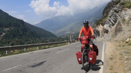Niezmordowany podróżnik przejechał rowerem przez Himalaje. Pokonał 1300 km Styl życia, LIFESTYLE - Marcin Korzonek przez ponad miesiąc przemierzał samotnie w Indiach najwyższe pasmo górskie świata.