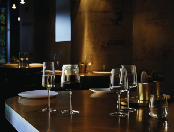 Perfekcyjnie przygotowane przyjęcie Styl życia, LIFESTYLE - Nadchodzi karnawał – wyjątkowy czas, wypełniony zabawami i spotkaniami towarzyskimi. Choć wystawne bale w restauracjach czy klubowe imprezy mają wielu zwolenników, to nieustającą popularnością cieszą się tzw. „domówki” – kameralne spotkania w gronie przyjaciół.