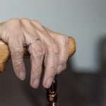 Seniorzy twierdzą, że starość można porównać do przymusowej izolacji